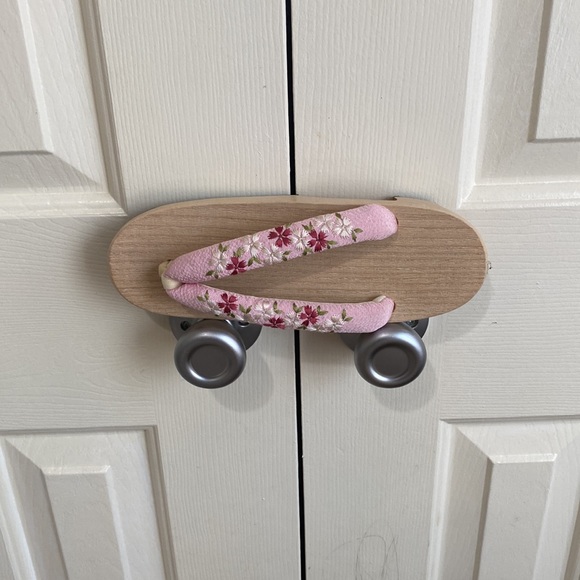 Very Unique Japanese Wooden Geta Sandals - Picture 6 of 9